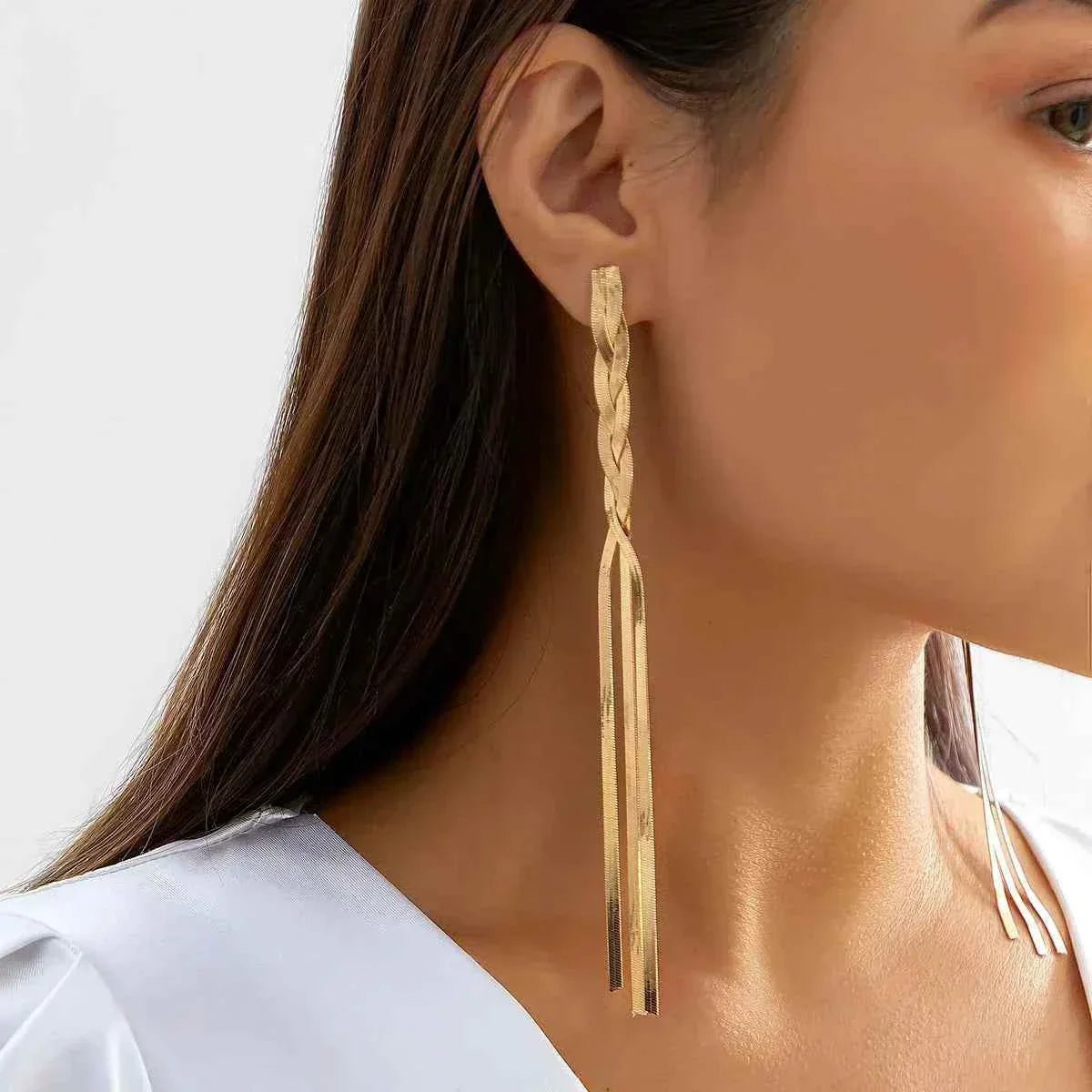 طقم عقد وأقراط Snake Chain بتصميم عصري ذهبي وفضي.