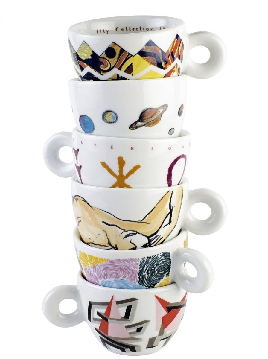 ستة فناجين مكدسة من طقم illy إصدار 1992 تظهر تصاميمها المختلفة