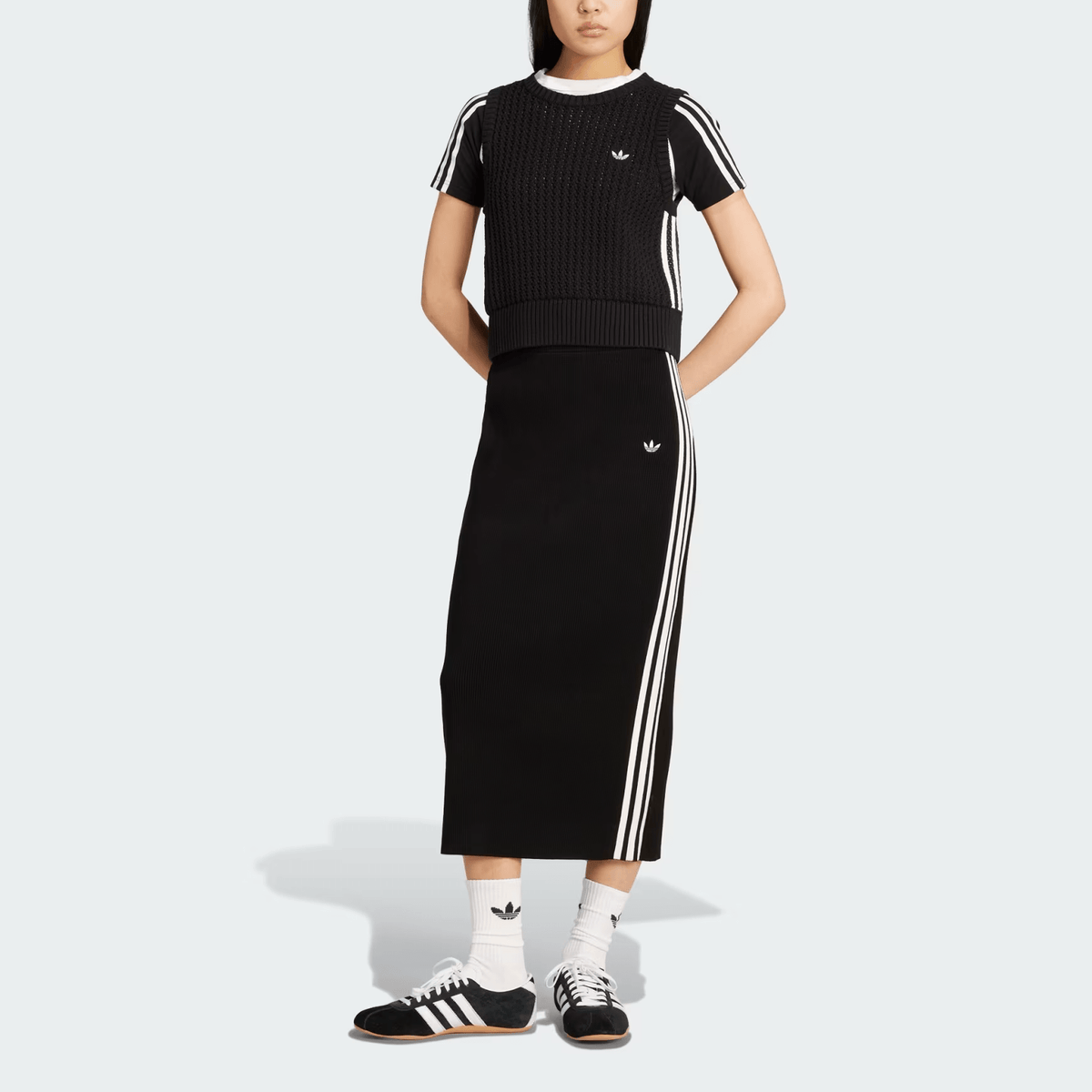 تنورة Adidas نسائية سوداء بثلاثة خطوط رياضية - رفعة