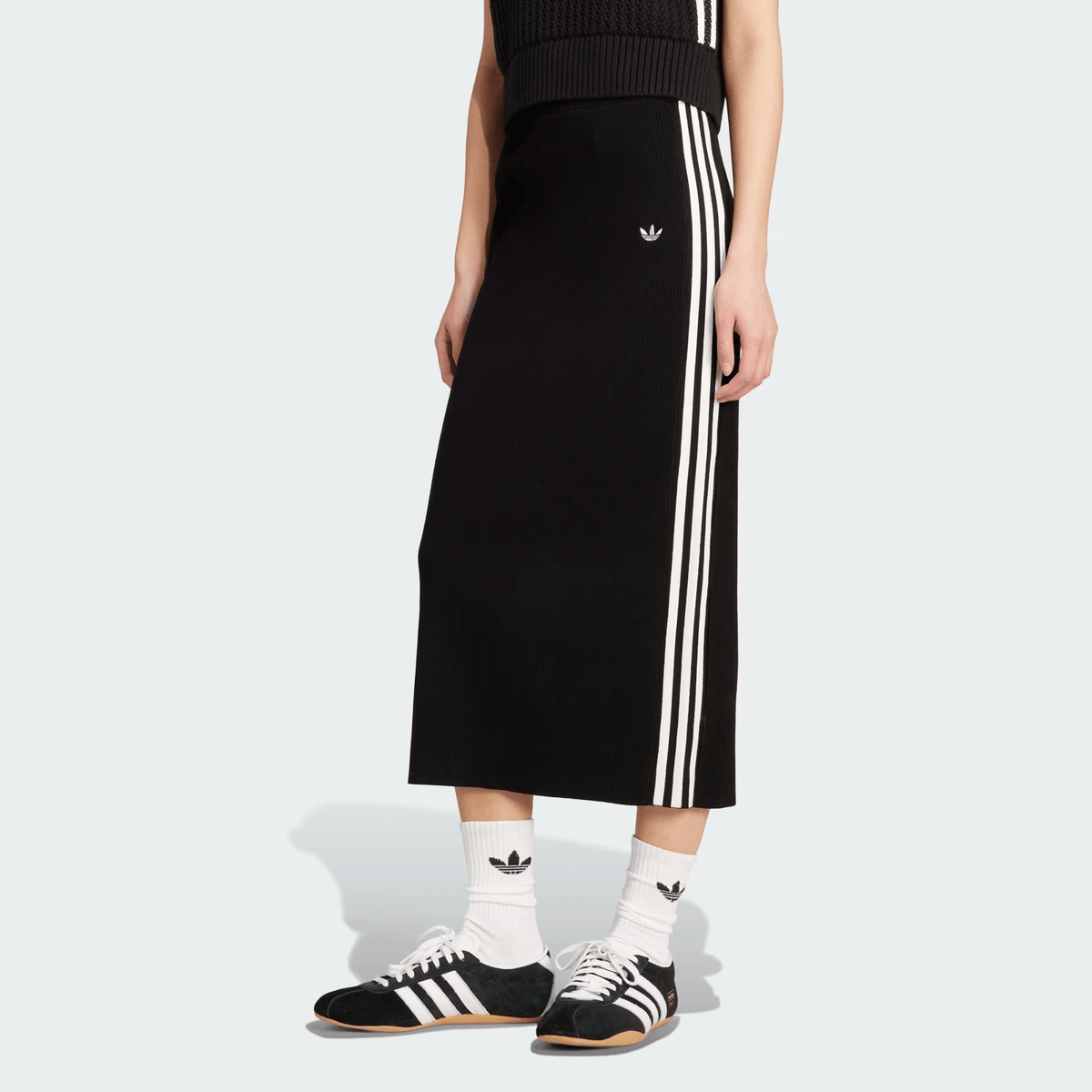 تنورة Adidas نسائية سوداء بثلاثة خطوط رياضية - رفعة