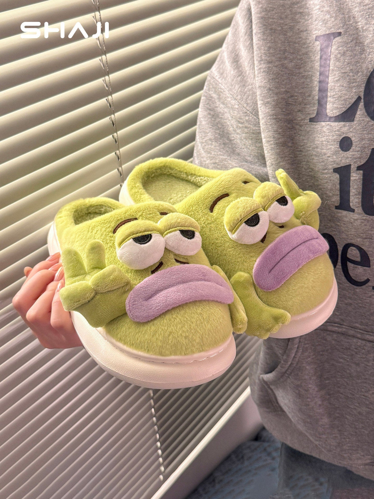 Unique quirky cotton slippers for women, 2026 new home, indoor fish slippers, couples, men and women, plush slippers, winter - رفعة