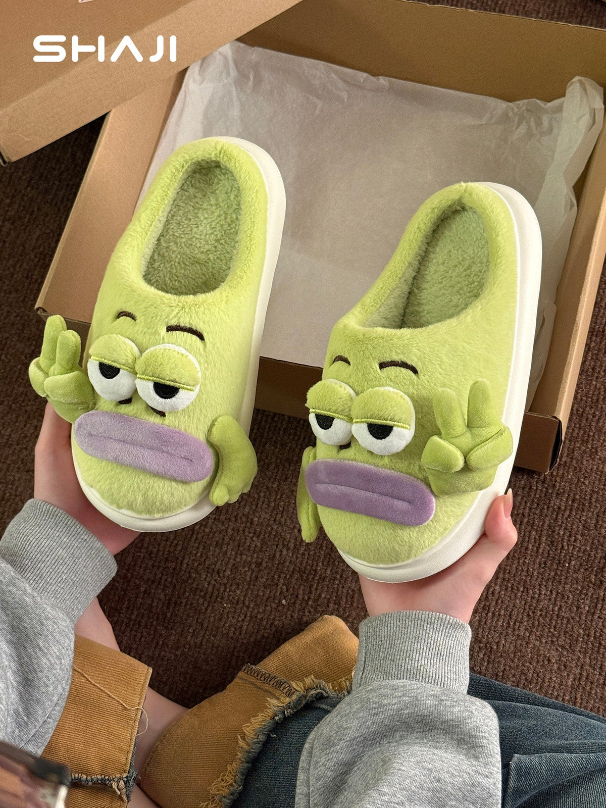 Unique quirky cotton slippers for women, 2026 new home, indoor fish slippers, couples, men and women, plush slippers, winter - رفعة