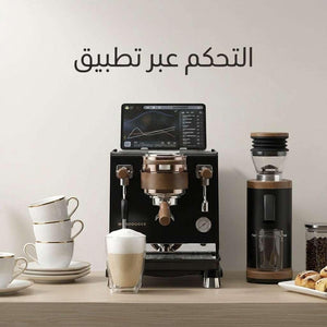 ماكينة اسبريسو احترافية Wendougee DATA باللون الأسود banner view توضح التحكم عبر التطبيق والمطحنة المرافقة.