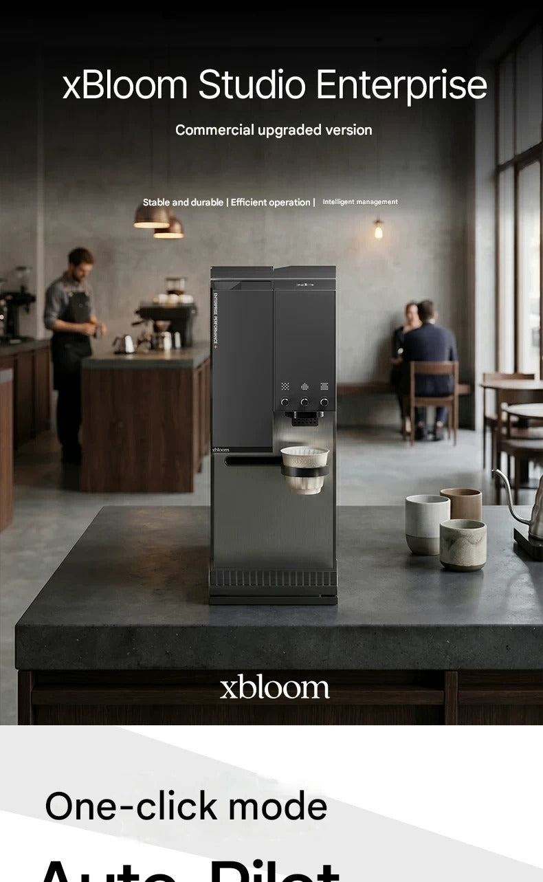 Full view of xBloom Studio Enterprise fully automatic pour-over coffee machine in a professional coffee shop setup with baristas in the background.
اكس بلوم ستوديو
اكسبلوم ستوديو 