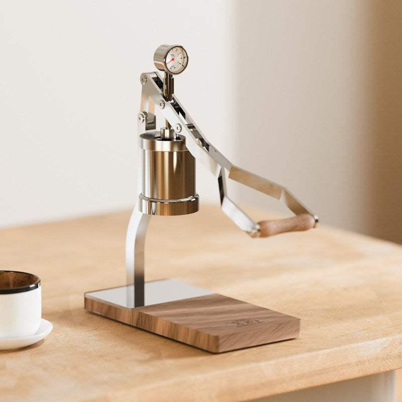 ماكينة اسبريسو احترافية يدوية XOM Craft القاعدة الخشبية والذراع المزدوج wooden base setup view.